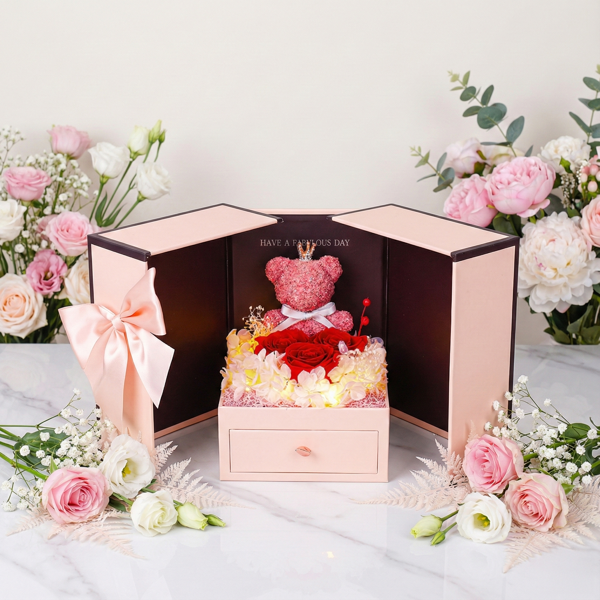 Bear Rose Gift Box – Decorative Packaging with Three Red Roses