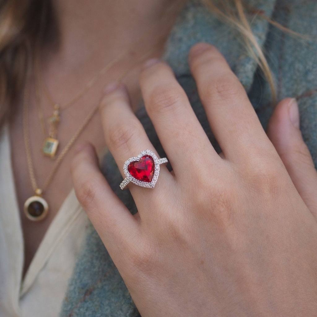 Rotating Wing Jewelry Box – Elegant Ring